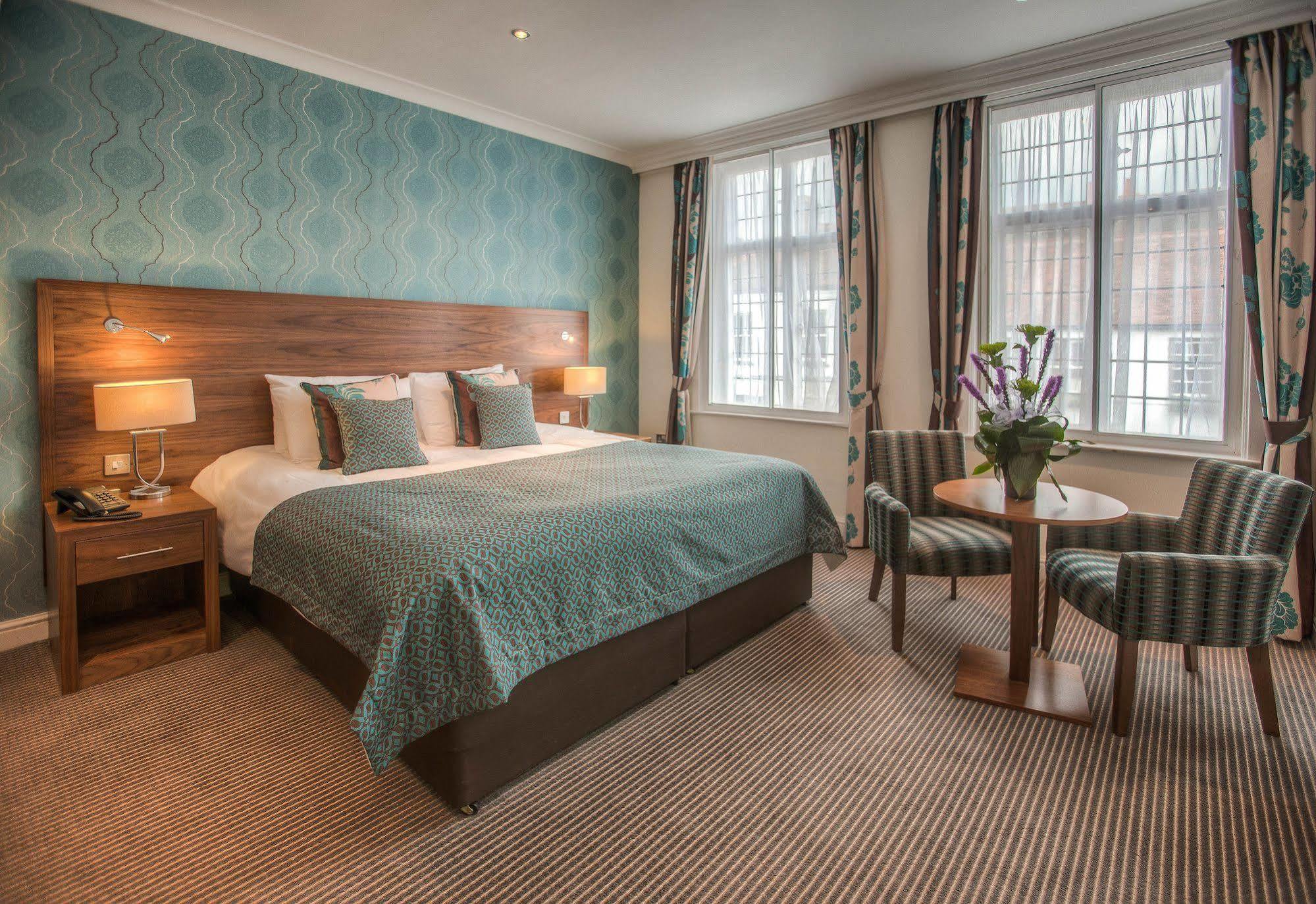 The Boleyn Hotel Staines-upon-Thames Exterior photo