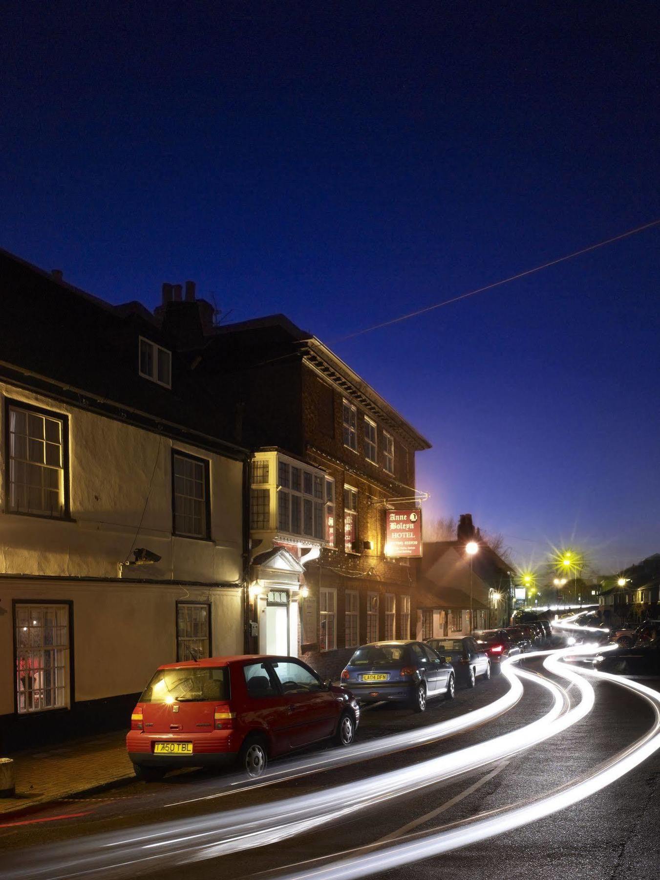 The Boleyn Hotel Staines-upon-Thames Exterior photo