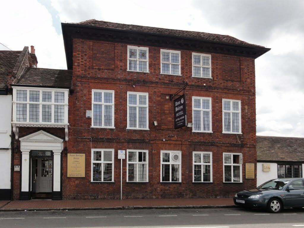 The Boleyn Hotel Staines-upon-Thames Exterior photo
